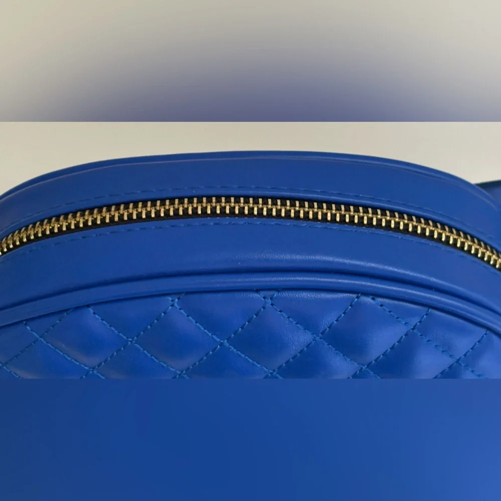 NWOT Royal Blue Quilted Women's Belt Bag with Gold Buckle. - Picture 5 of 9